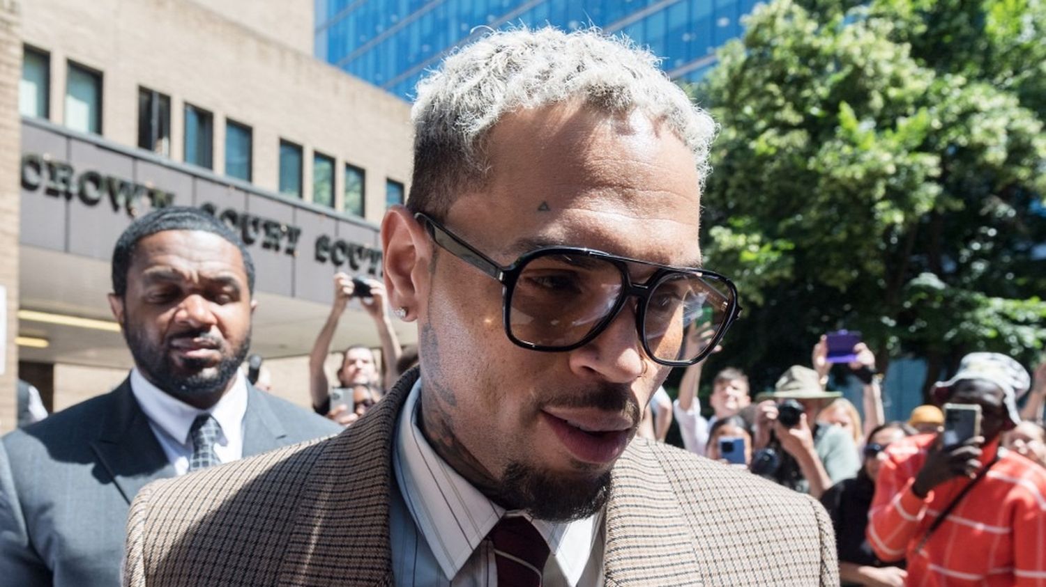 Accusé d'agression contre un producteur, le chanteur Chris Brown plaide non coupable de nouvelles charges