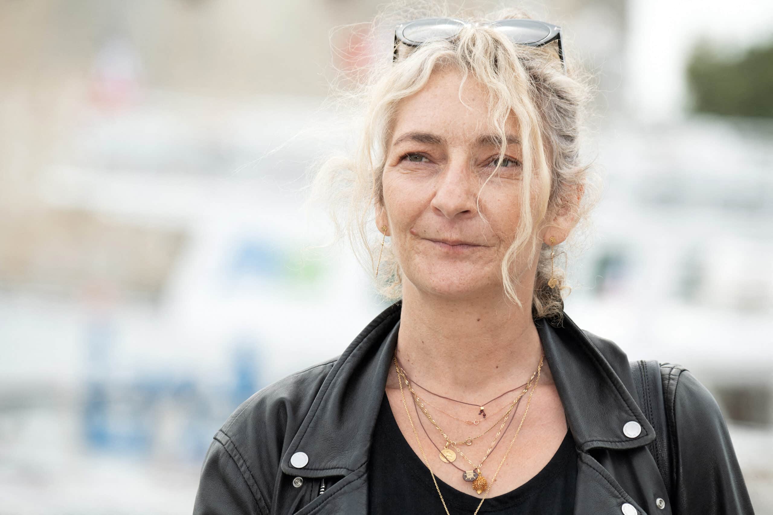 Corinne Masiero : communiste mais propriétaire, elle habite une "maison communautaire"