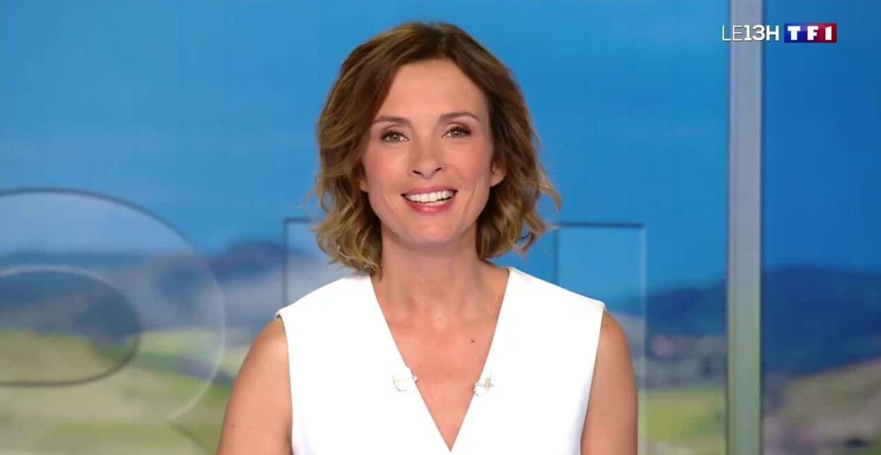 Isabelle Ithurburu ovationnée par les fans français de rugby après la victoire contre le Pays de Galles