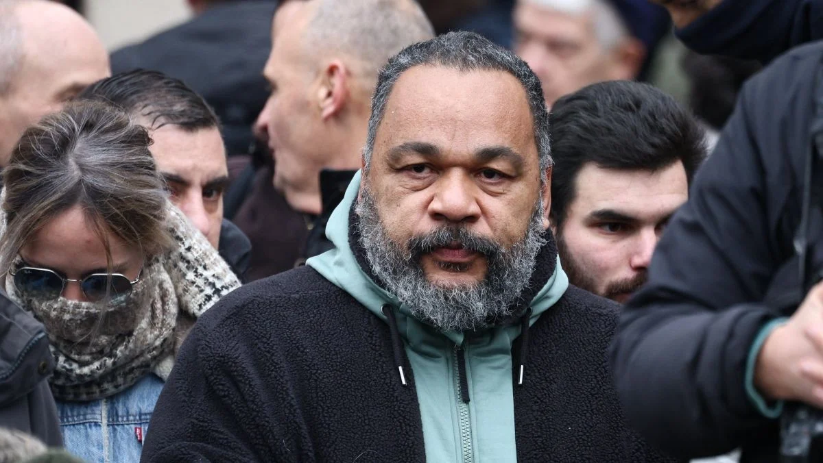 "Je suis sidéré", l'humoriste se fait refouler aux frontières et interdire ses spectacles
