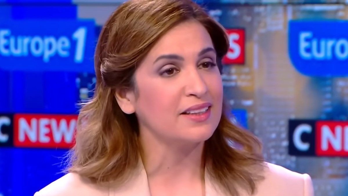 Sonia Mabrouk malmène Elise Lucet lors d’un échange tendu