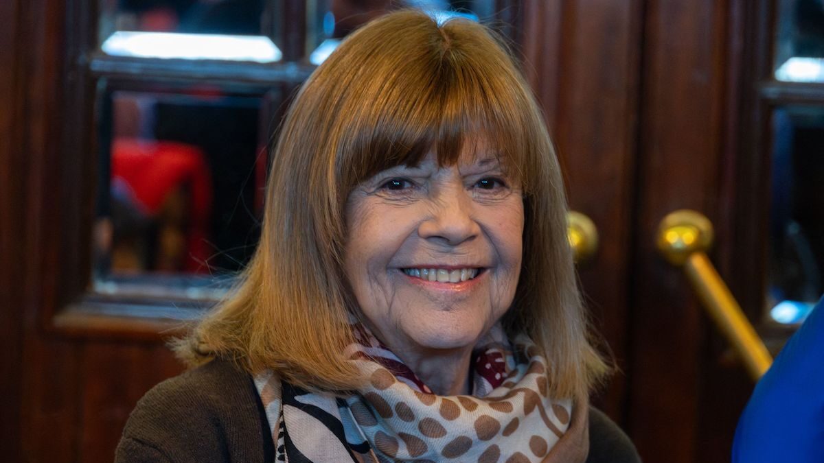 Cristina Cordula critique Chantal Goya: « Je compte sur toi pour changer ta coiffure »