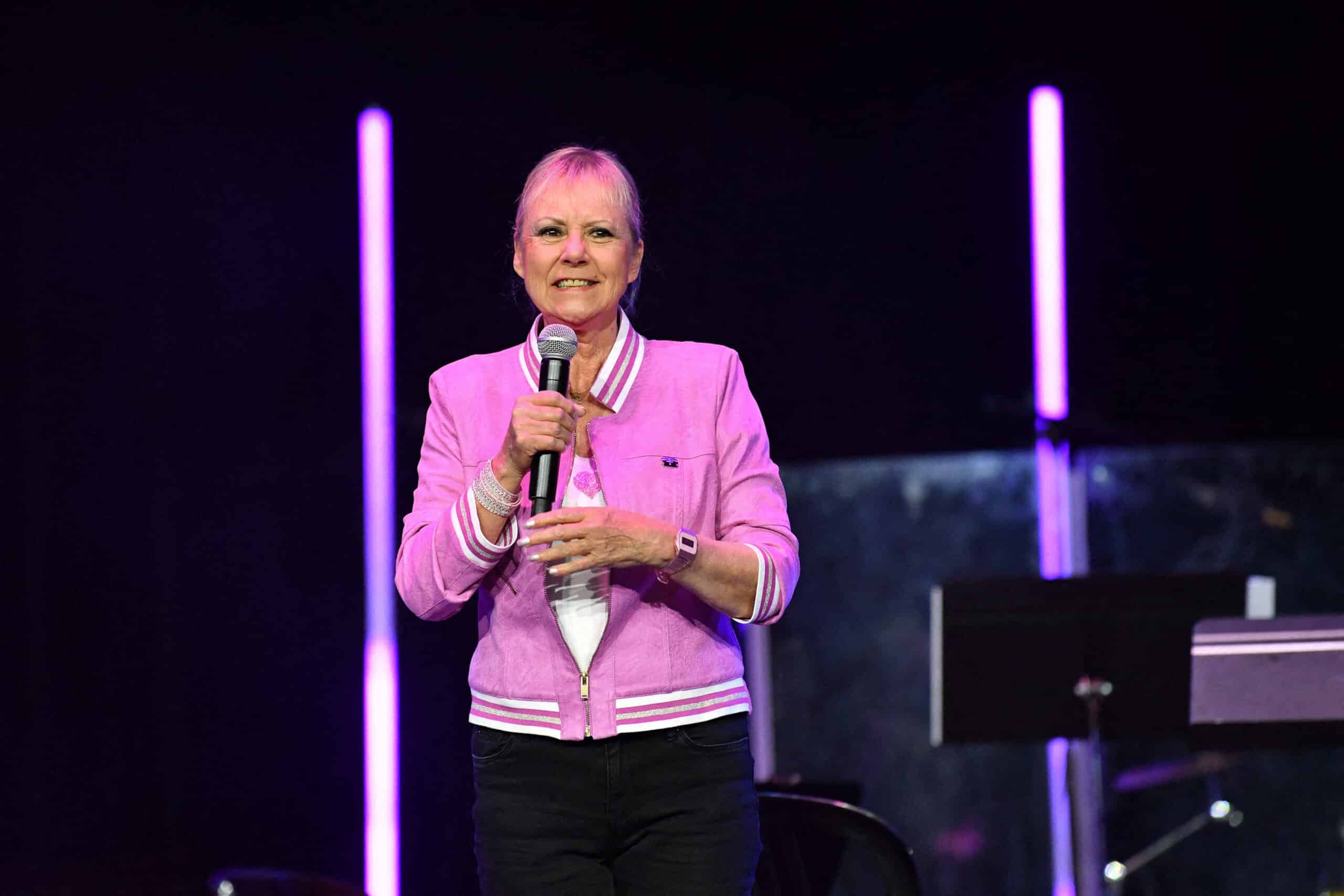 Dorothée de retour sur scène : au Palais des congrès de Paris, elle a bien cru que son cœur allait "exploser"