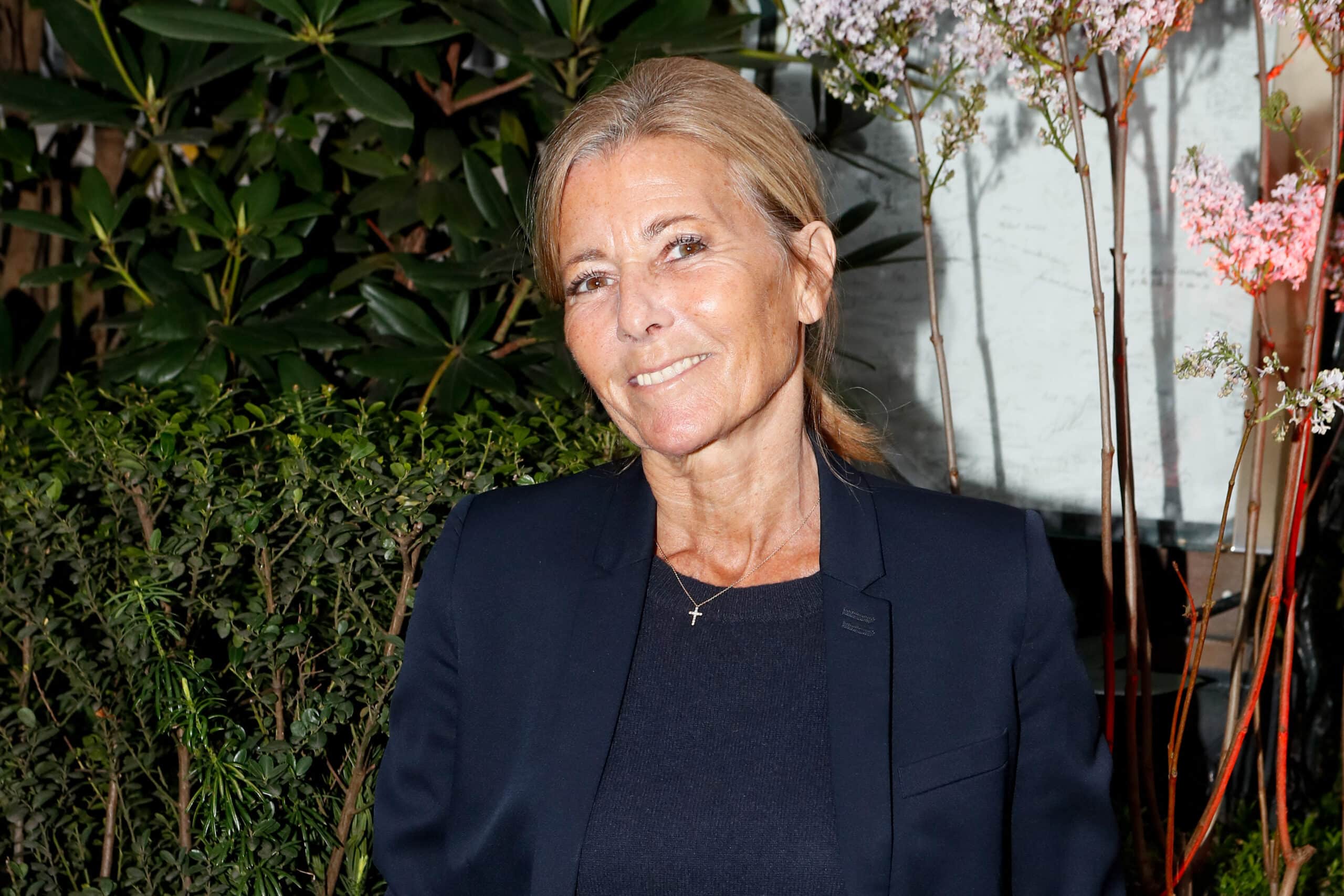 Claire Chazal enchaîne les infractions au volant de sa voiture : les policiers la reconnaissent et la laissent filer