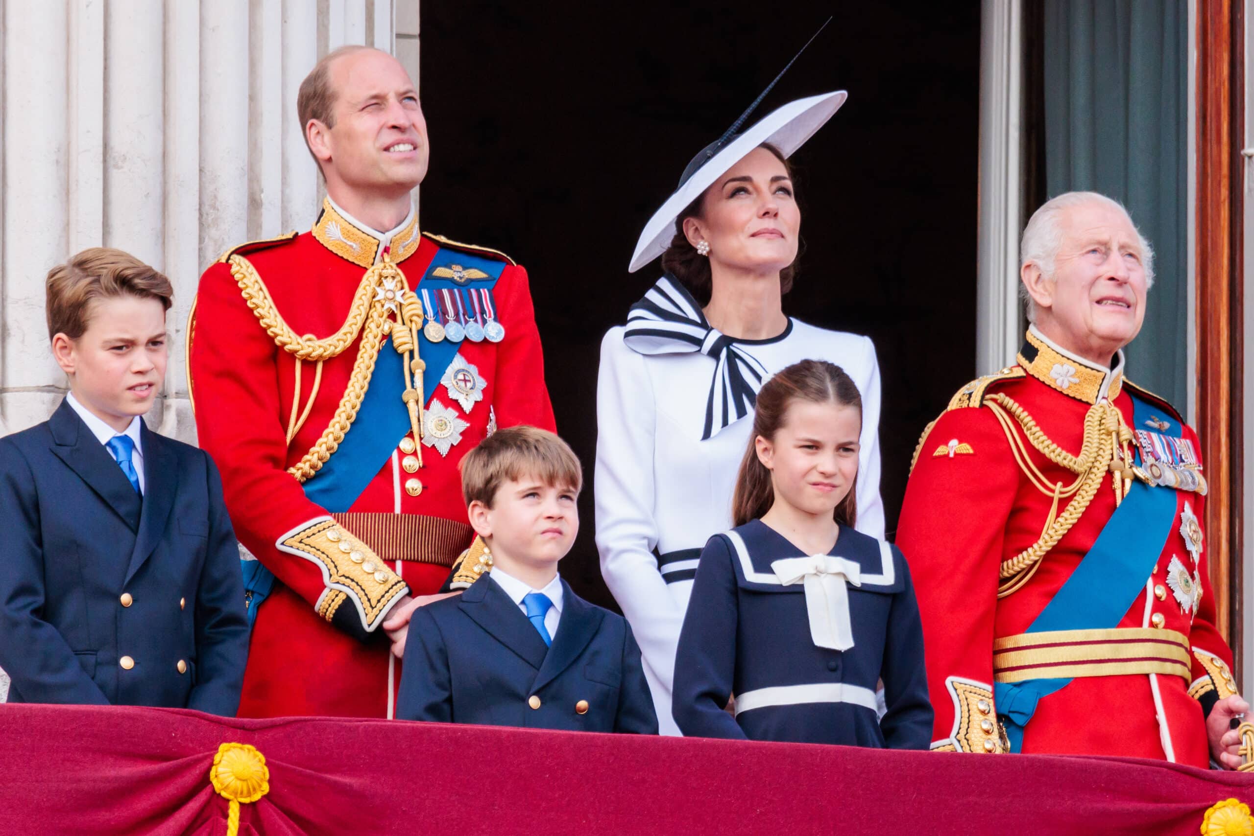 Le prince William et Kate Middleton bientôt roi et reine ? Charles III, malade, se "préparerait" à abdiquer