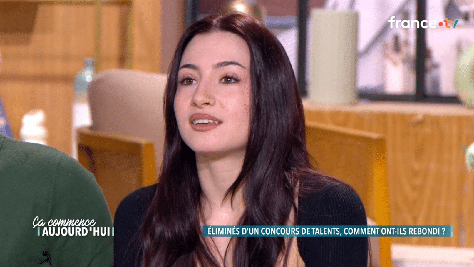 Lénie avoue chez Faustine Bollaert, dans "Ça commence aujourd’hui", être sous "pression" à cause du succès de Pierre Garnier