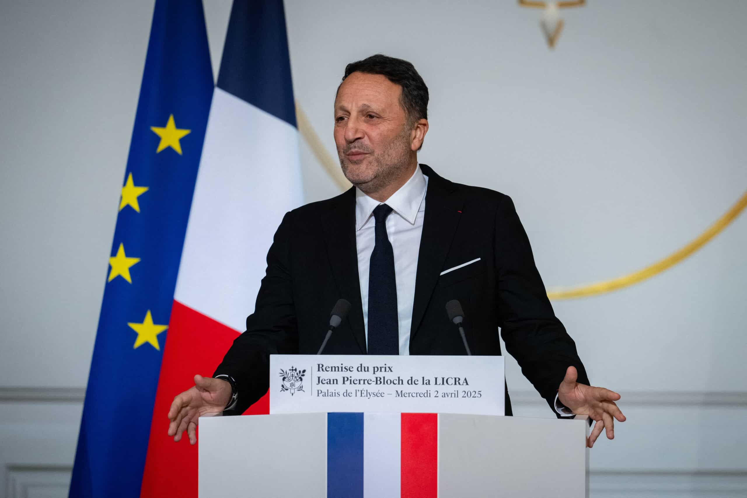 "Un montage malhonnête", Arthur, accusé d’harcèlement sexuel, réagit comme jamais auparavant à la polémique "À prendre ou à laisser"
