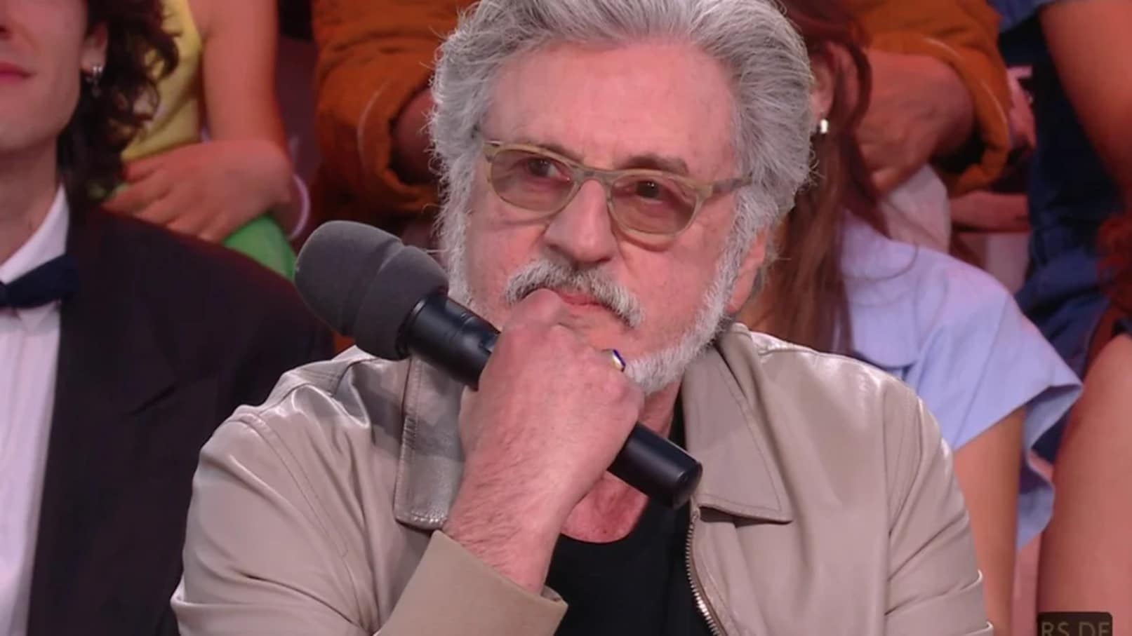 Daniel Auteuil change de tête : ses "rouflaquettes" font jaser
