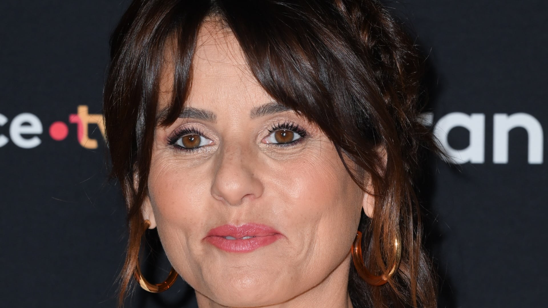 Faustine Bollaert : face à l’animatrice, une star de la télé évoque l’incarcération de l’homme de sa vie pour "trafic de stupéfiants et blanchiment d’argent"