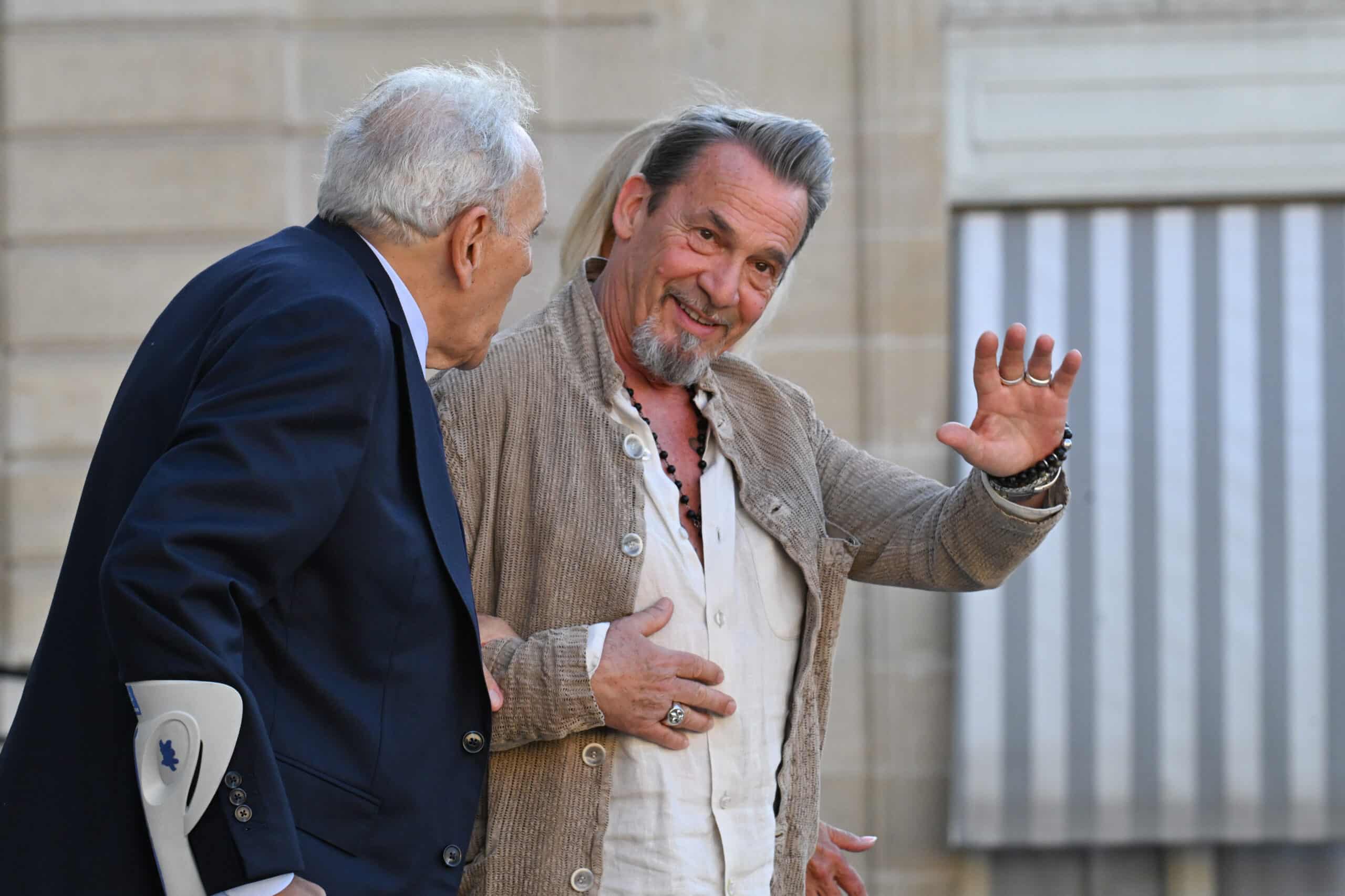 Florent Pagny en plein forme et tout sourire en compagnie de sa femme Azucena : le couple réuni à l’Elysée pour une Légion d’honneur