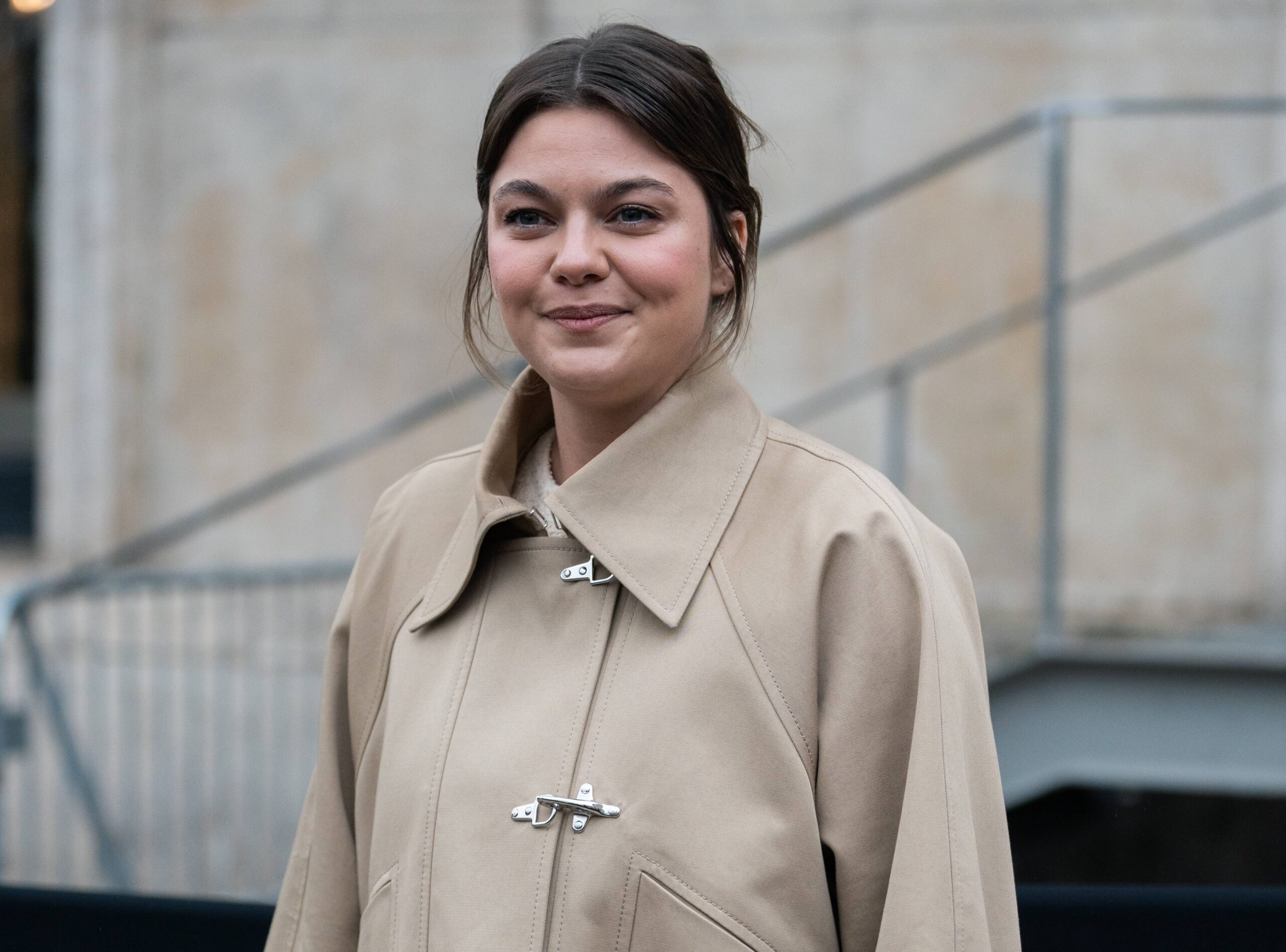 "C'était rigolo 5 minutes" : jeune mariée, Louane en a déjà marre