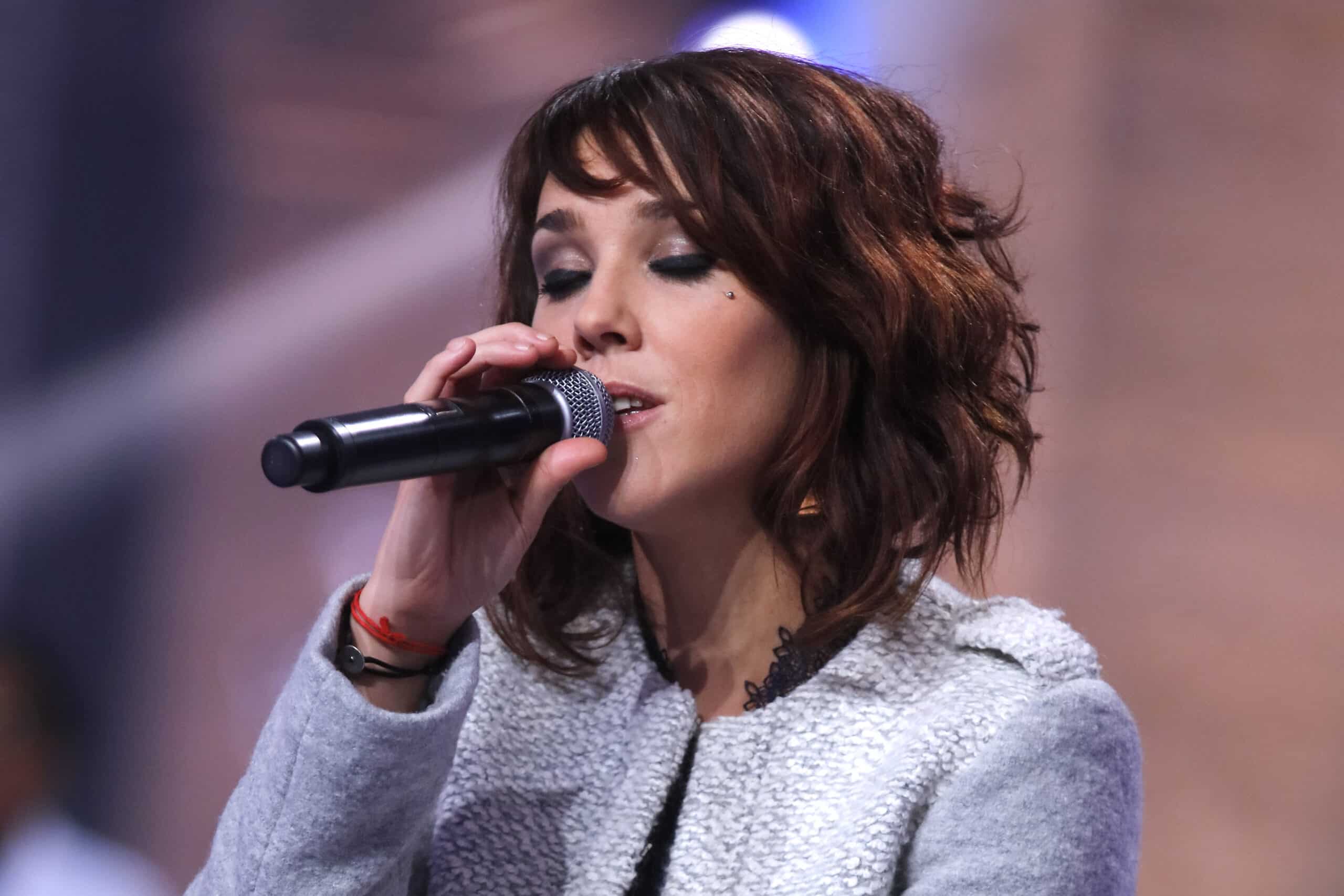 Zaz : la chanteuse ne tient plus debout et est obligée d’annuler un concert à la dernière minute