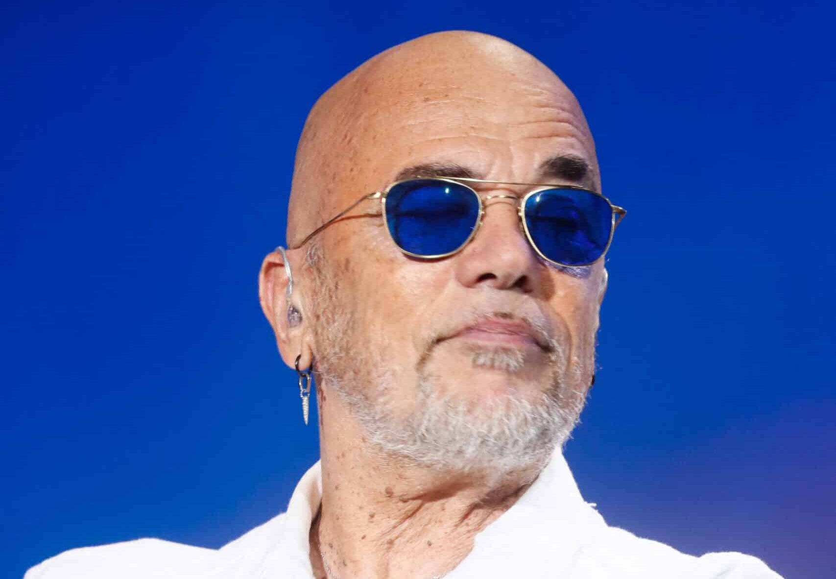 Pascal Obispo : studio d’enregistrement, terrain de padel, poulailler… toutes les excentricités sont permises au Cap Ferret