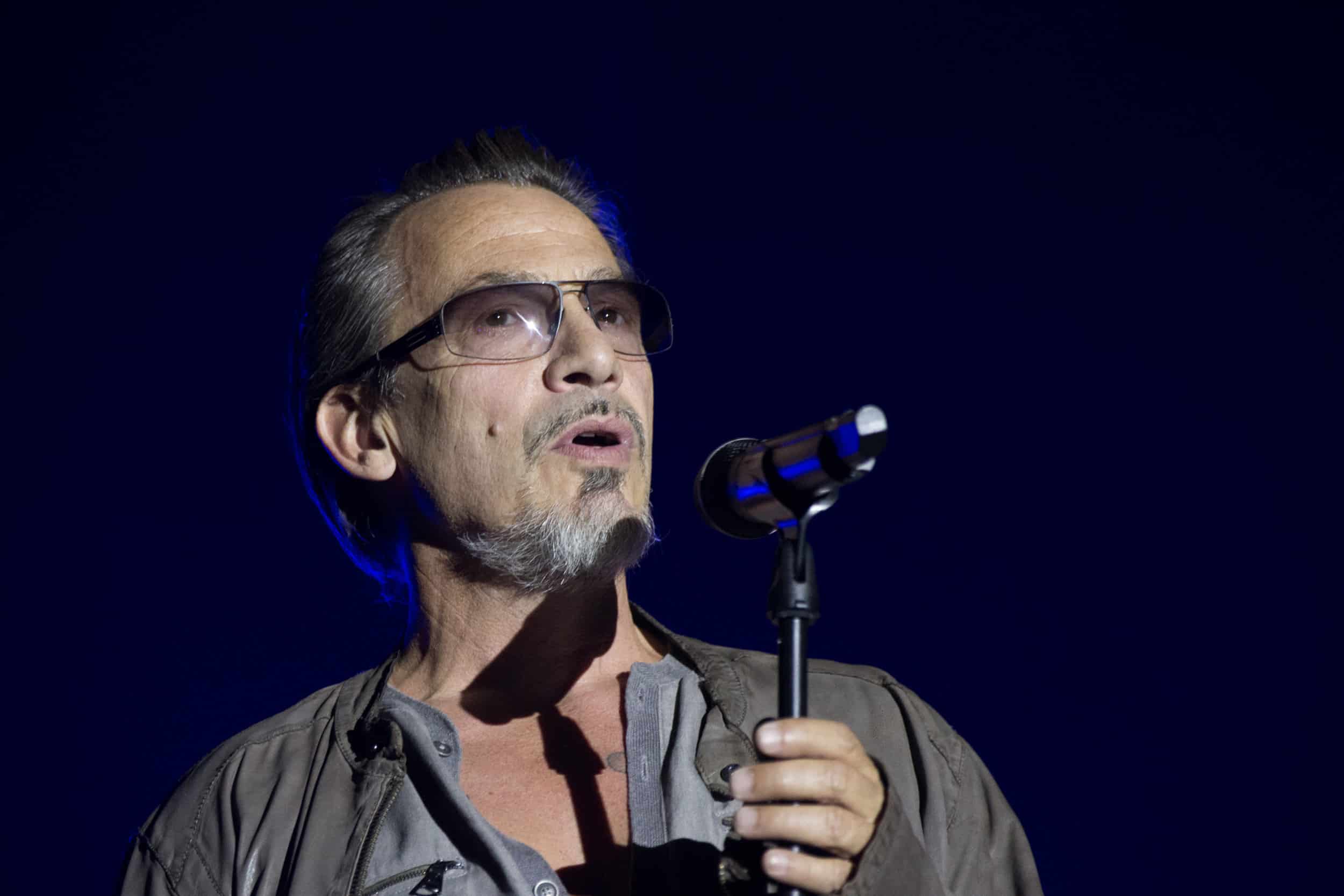 "Une certaine arrogance", Florent Pagny, sa voisine en Patagonie, témoigne sur France Inter, le chanteur a fait bâtir là où il ne fallait pas