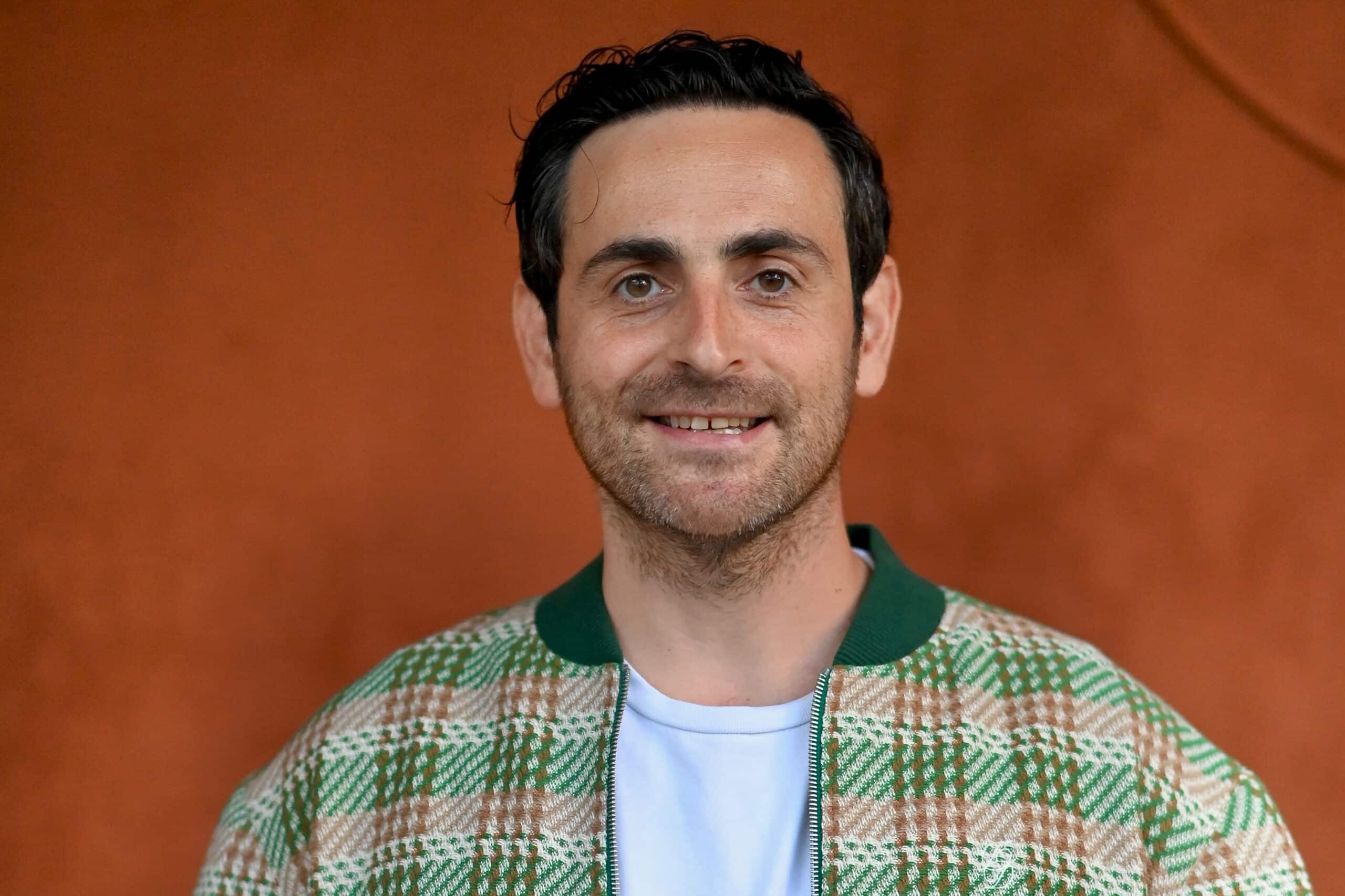 Camille Combal annonce officiellement quitter son poste à la radio