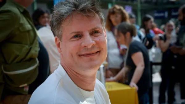 "Un petit trait de cocaïne, un peu de GHB", Matthieu Delormeau : un "urgentiste et un anesthésiste" l'ont fait sombrer dans la drogue