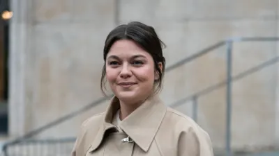 Louane pose en soutien-gorge sur Instagram pour annoncer une grande nouvelle à ses fans