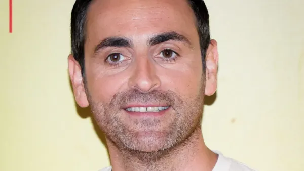 "J'arnaque" : Camille Combal avoue à Hugo Clément s'être fabriqué un faux diplôme de journaliste pour lancer sa carrière à Fun Radio
