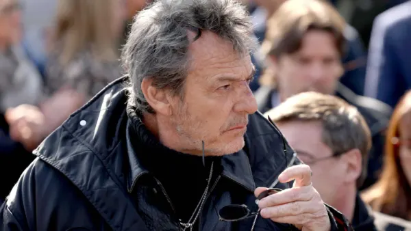 Jean-Luc Reichmann et sa grande famille face à l’amputation : l’animateur revient sur l’opération qui a sauvé sa chienne Donna