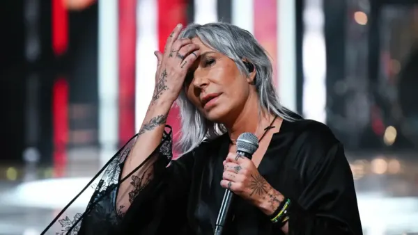 "Je m'en suis pris plein la gueule" : Zazie a arrêté les colorations capillaires et raconter l’enfer qu’elle traverse depuis