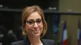 Léa Salamé se retire mais conserve bel et bien son salaire de base et ça fait grincer des dents