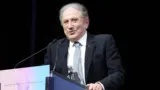 Michel Drucker : cette offre à 7 millions d'euros de Silvio Berlusconi qu'il a déclinée par fidélité à son frère Jean