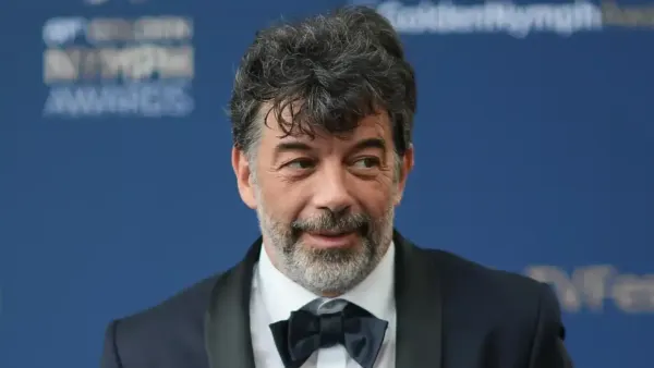 "La 7e consécutive", Stéphane Plaza : s'évade en hélicoptère et saute en parachute en plein Paris pour célébrer une grande victoire