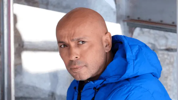 Éric Judor victime d’une méningite qui a "dégénéré" et transporté à l’hôpital grâce à son amie infirmière