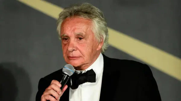 "Je ne peux plus" : Michel Sardou fait un triste constat sur sa voix et tire un trait définitif sur la scène