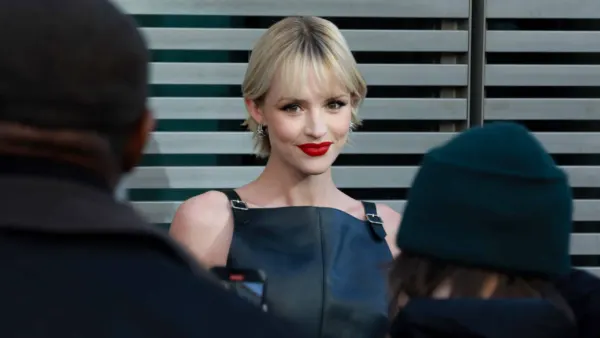 "Laborieux et terriblement artificiel", Angèle : son nouvel album à peine sorti, déjà démoli