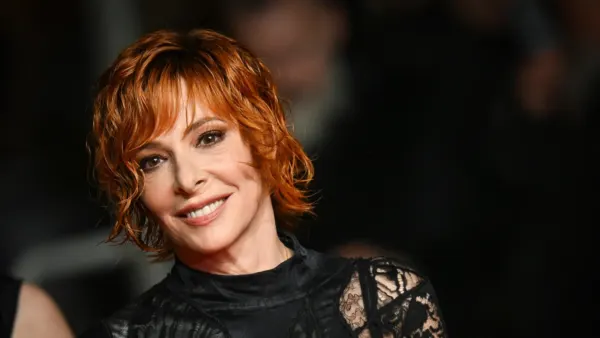 "J’ai été énormément jalousée", Mylène Farmer : son sosie victime de moqueries depuis son interview avec un faux Johnny Hallyday