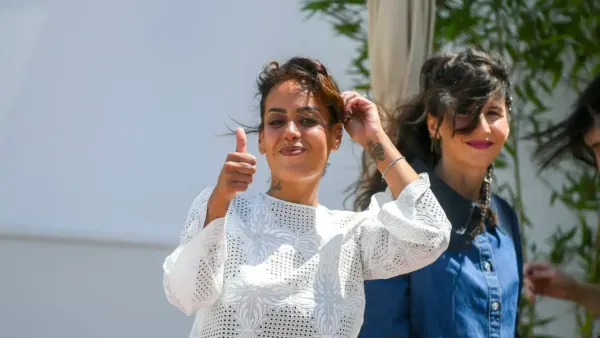 "Je ne savais pas ce que c’était", Amel Bent avoue avoir découvert la palpation sur YouTube