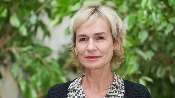 Sandrine Bonnaire : l'enquête sur la mort de sa mère en Ehpad classée sans suite