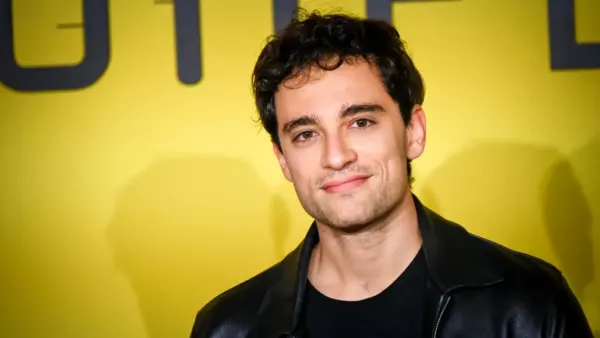 "Tant mieux, il m’insupporte", Gérard Darmon, son petit-fils, Tom, quitte Ici tout commence et se fait démolir