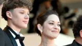 "Tu peux toujours courir", Marion Cotillard refuse de répondre à une question sur son fils Marcel, à qui elle cache la vérité sur son parcours