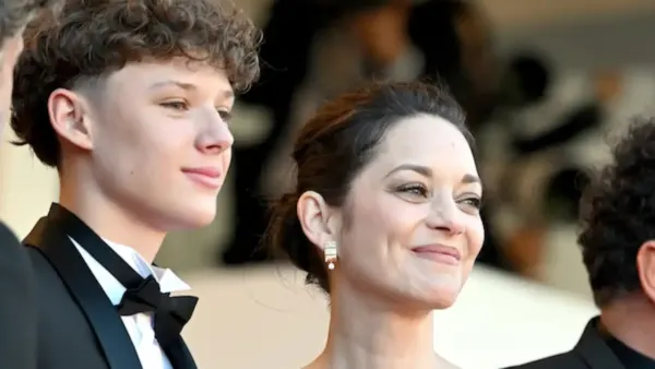 "Tu peux toujours courir", Marion Cotillard refuse de répondre à une question sur son fils Marcel, à qui elle cache la vérité sur son parcours