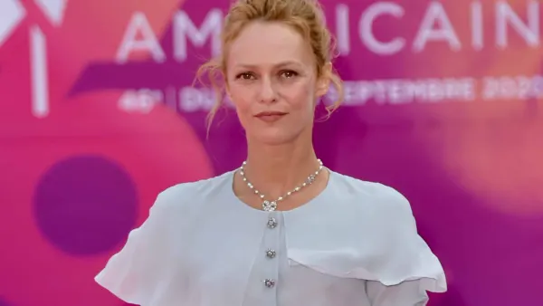Vanessa Paradis remplie de TOCS : ce qu'elle expose sur sa table de maquillage avant de monter sur scène