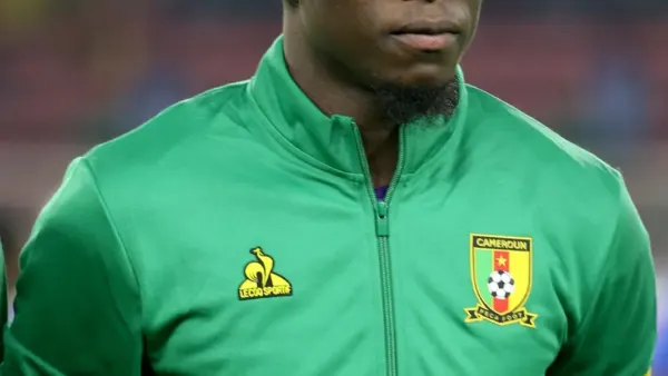 André Onana portant la veste verte de la sélection camerounaise