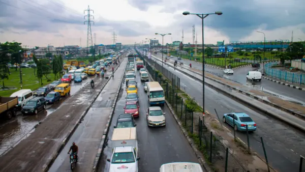 Circulation routière sur l’axe Ojota-Ikorodu à Lagos en juillet 2019