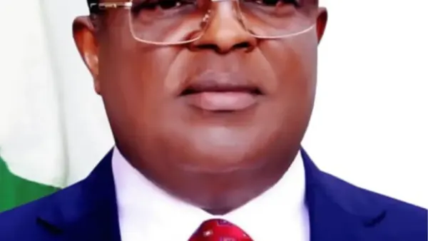 Portrait de David Umahi, ministre nigérian des Travaux, en 2023