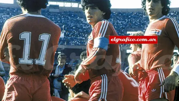 Diego Maradona avec le maillot bleu d’Argentinos Juniors en 1980