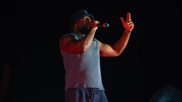 Gradur sur scène au festival WeLoveEya à Cotonou en 2025