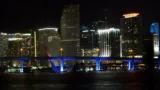 Vue nocturne du centre de Miami