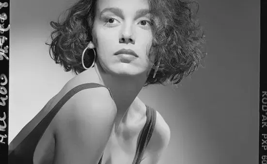 Portrait en noir et blanc de Philippine Leroy-Beaulieu en 1988
