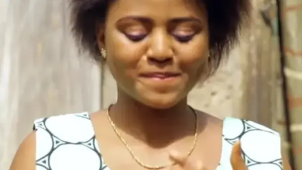 Regina Daniels dans une scène de film tournée en 2016