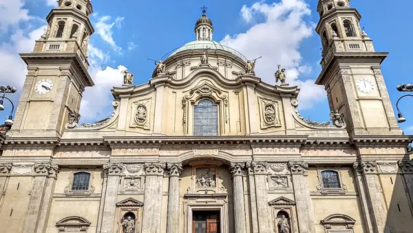 Façade de l’église Sant’Alessandro in Zebedia à Milan
